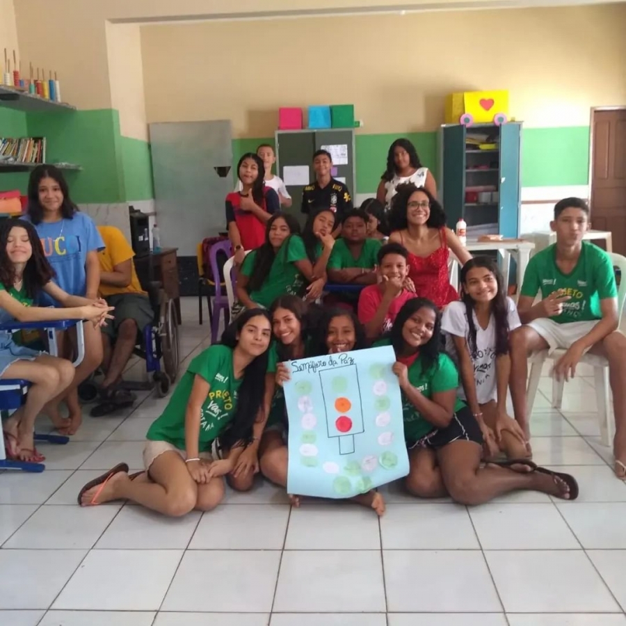 Jovem do Curso de História - UFMA, realiza trabalho Voluntário no projeto Vamos!