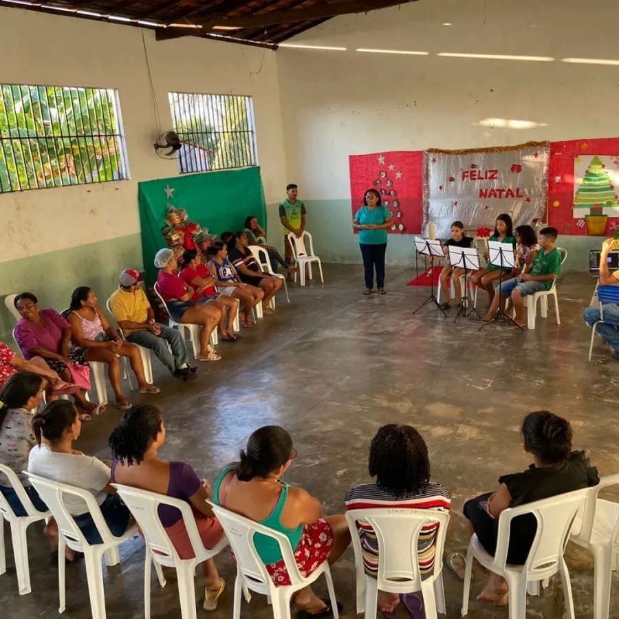 Reunião de Avaliação Anual com as famílias das crianças e adolescentes do protejo Vamos! Criança