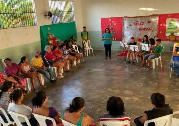 Reunião de Avaliação Anual com as famílias das crianças e adolescentes do protejo Vamos! Criança