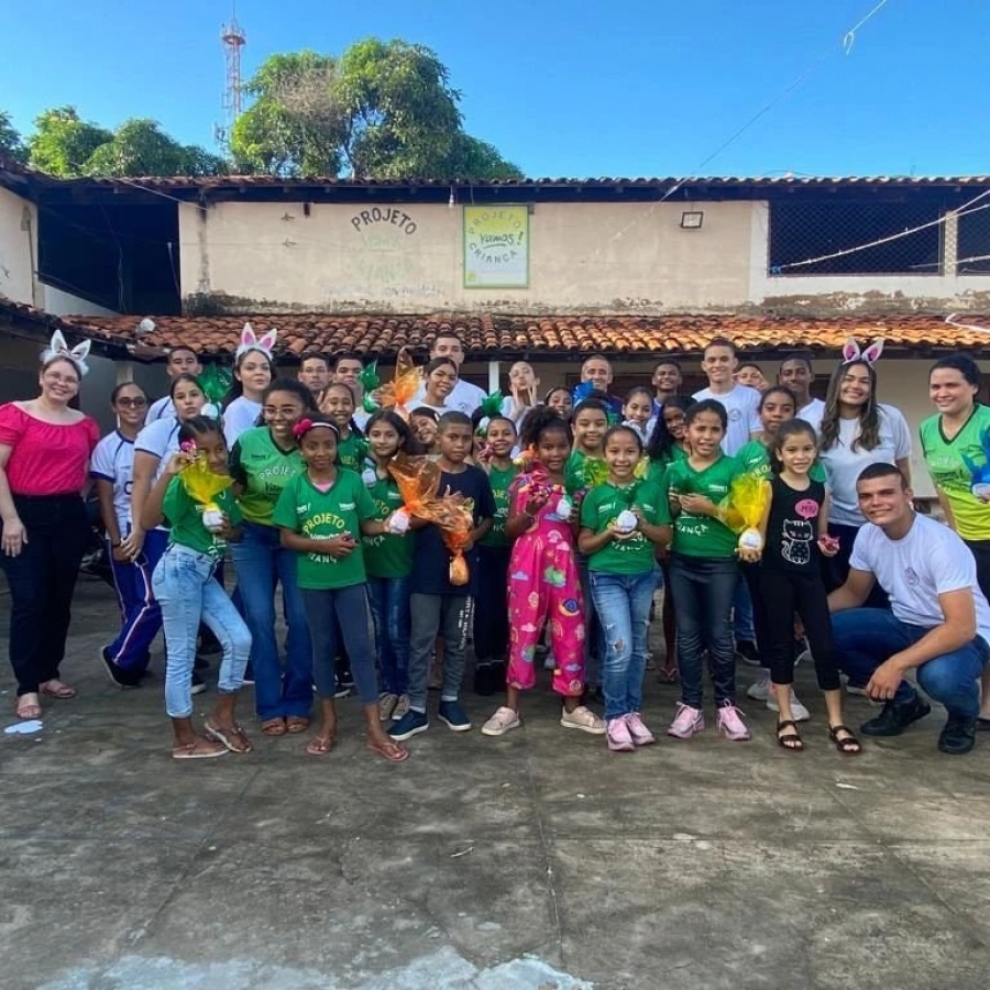 Alunos do Colégio Militar de Bacabal realizam ação social para crianças do Projeto Vamos!