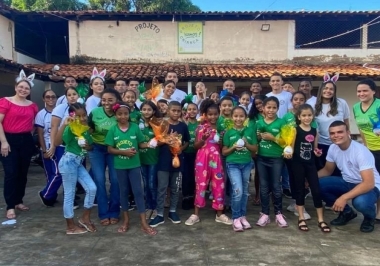 Alunos do Colégio Militar de Bacabal realizam ação social para crianças do Projeto Vamos!