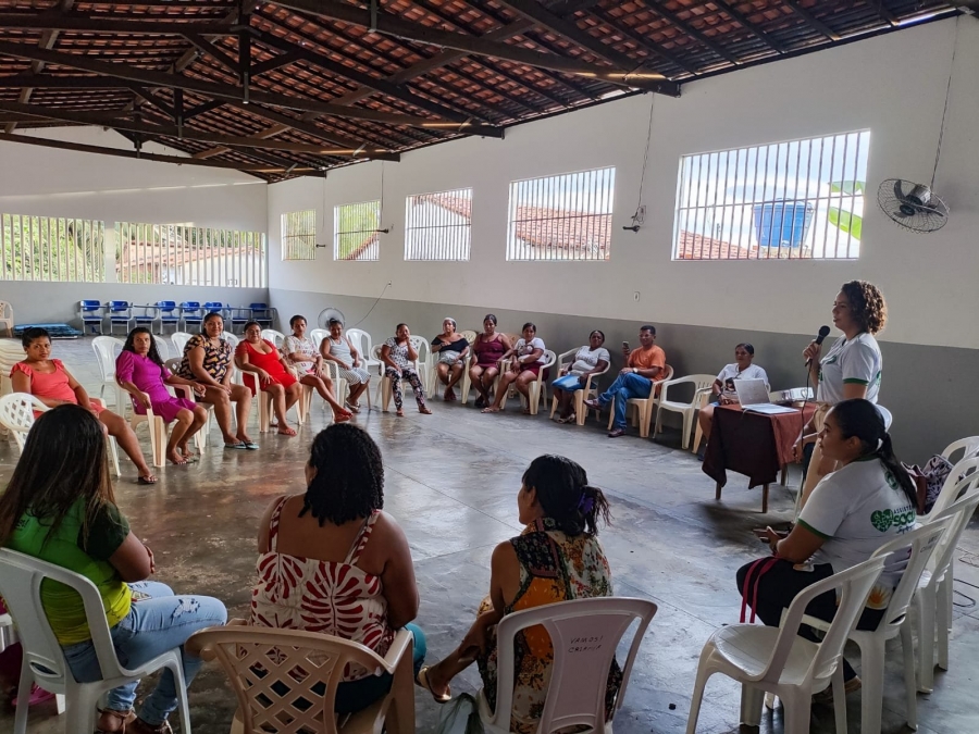 Equipe multidisciplinar do CREAS realiza rodas de conversa sobre o Dia 18 de maio são realizados para as mães do Projeto Vamos!