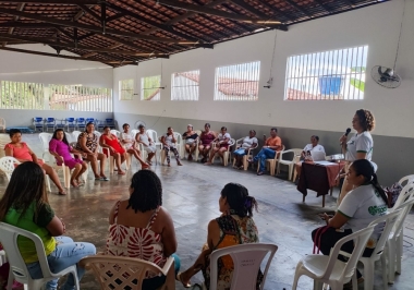 Equipe multidisciplinar do CREAS realiza rodas de conversa sobre o Dia 18 de maio são realizados para as mães do Projeto Vamos!