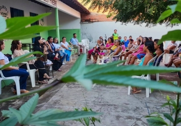 Papel constitucional da Família na educação dos filhos - roda de conversa com a presença da promotora Dra. Michele. 